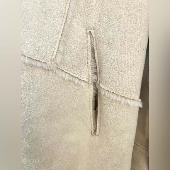 XOXO Women's Tan Faux Suede Teddy Jacket with Faux Fur Collar, Size XL, EUC! - Picture 3 of 11